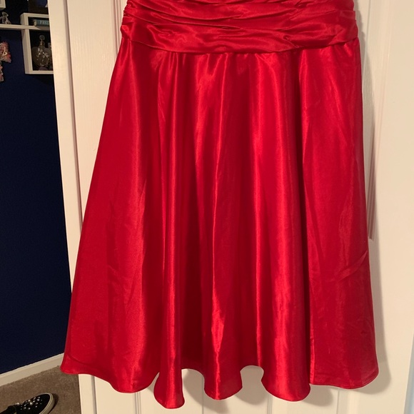 ❤️ Beautiful Red Dress - Picture 2 of 8